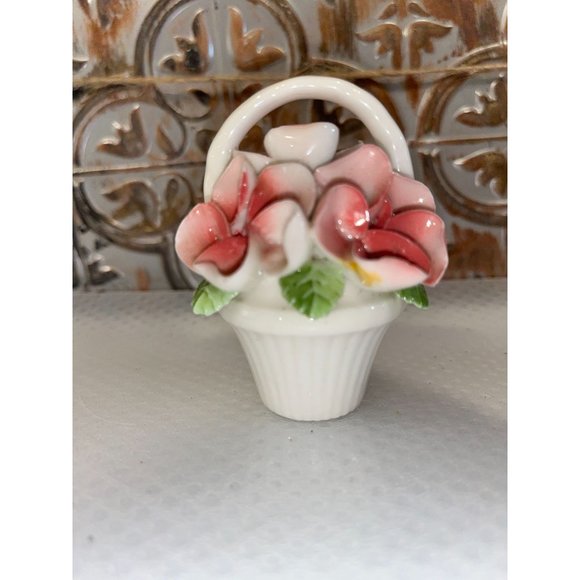 Mini Vintage Porcelain Pink and white Flower Basket Capodimonte Style - Picture 4 of 6